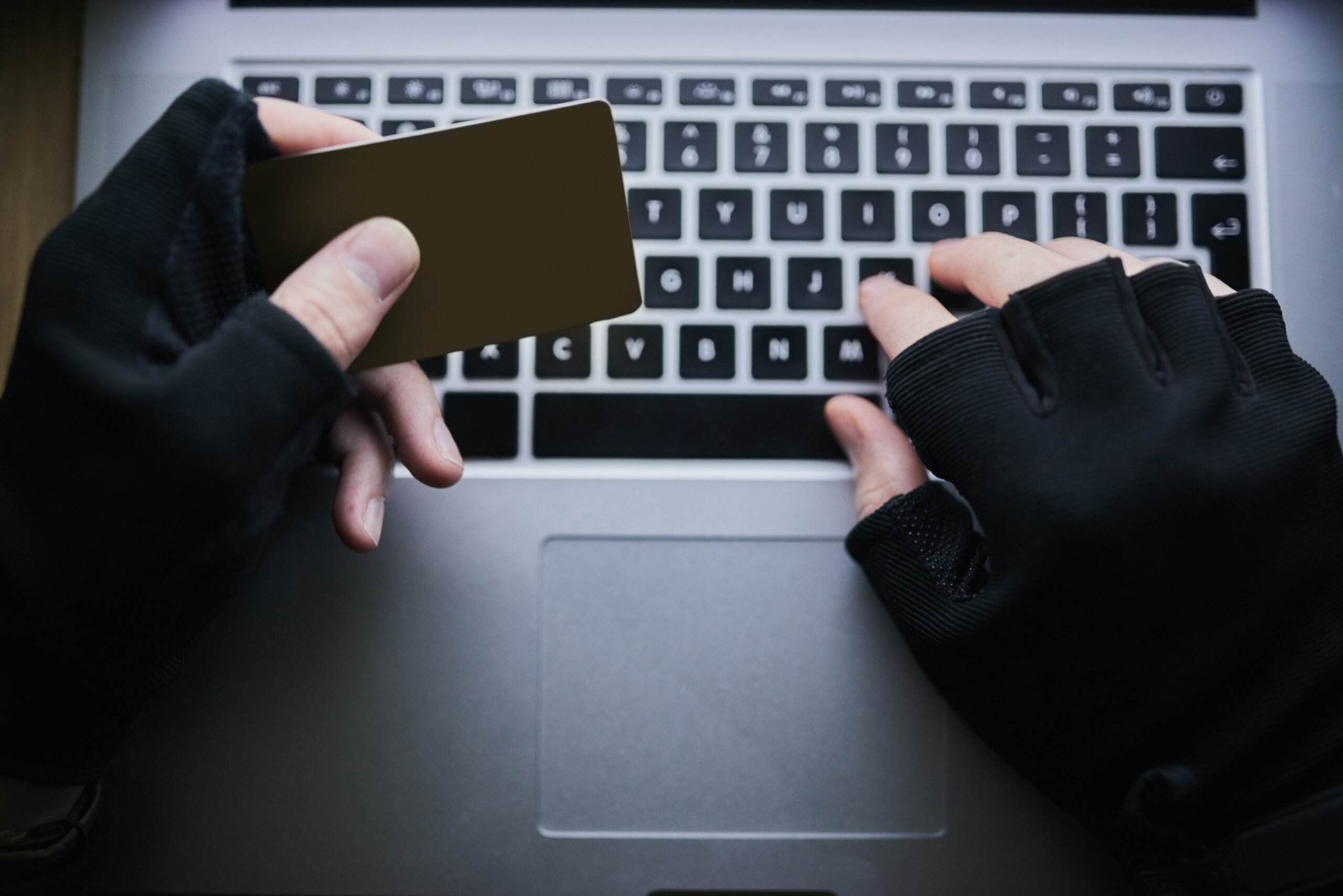 How to recognize identity theft and protect your credit