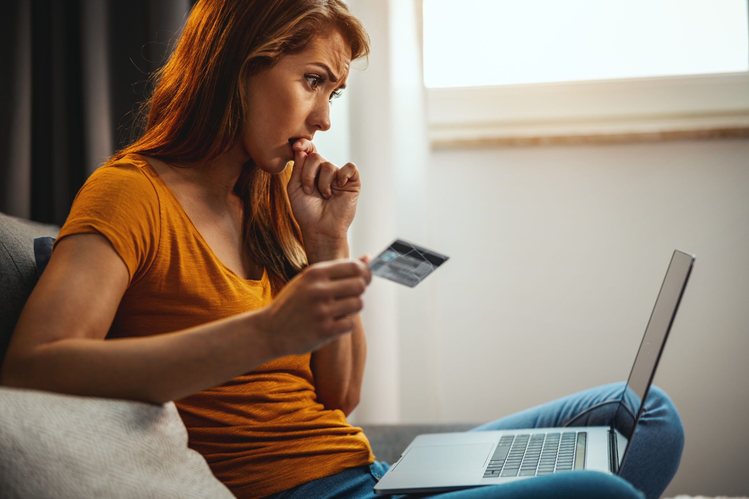 How to recognize online shopping scams and fake retailers