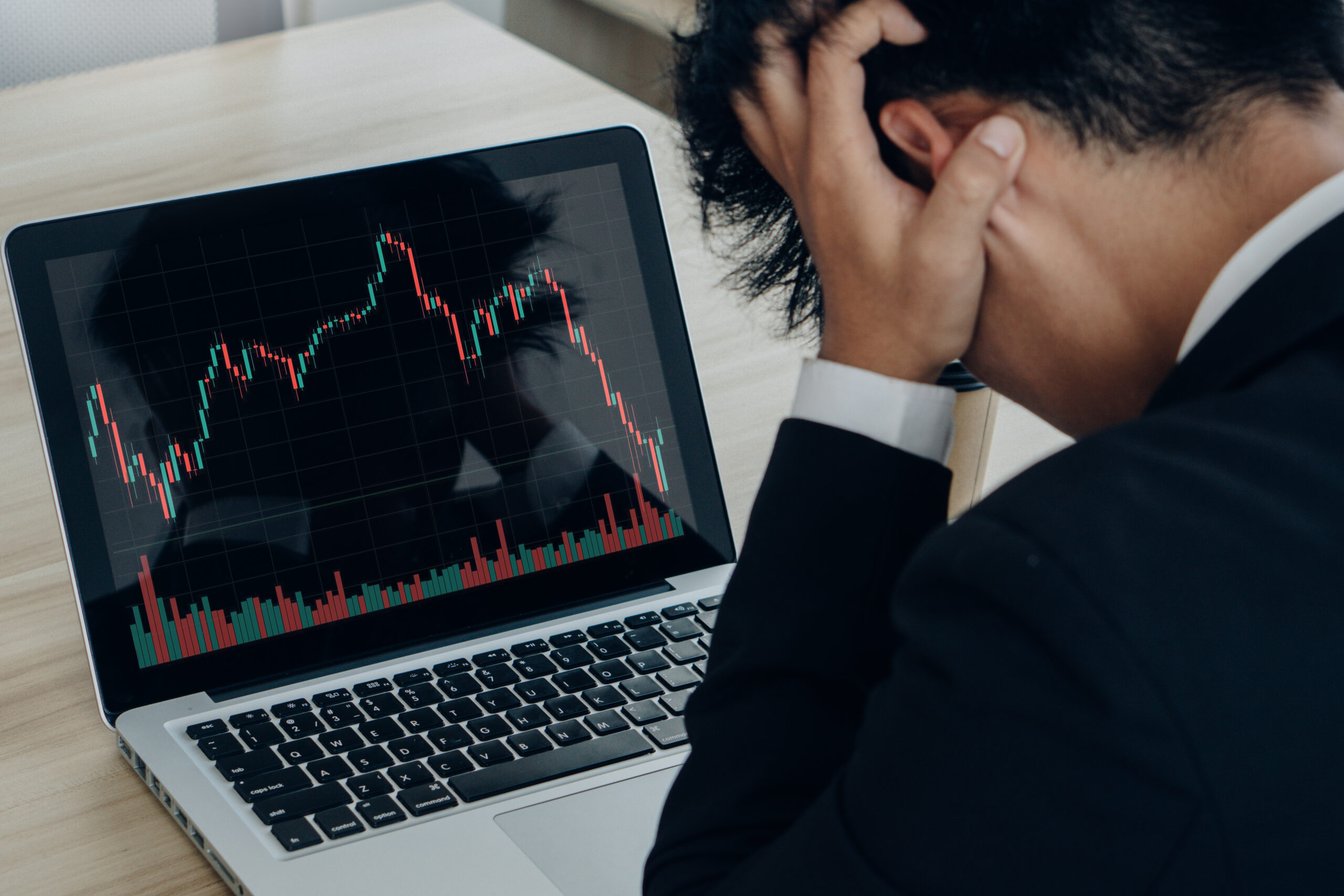 How to recognize financial and investment scams